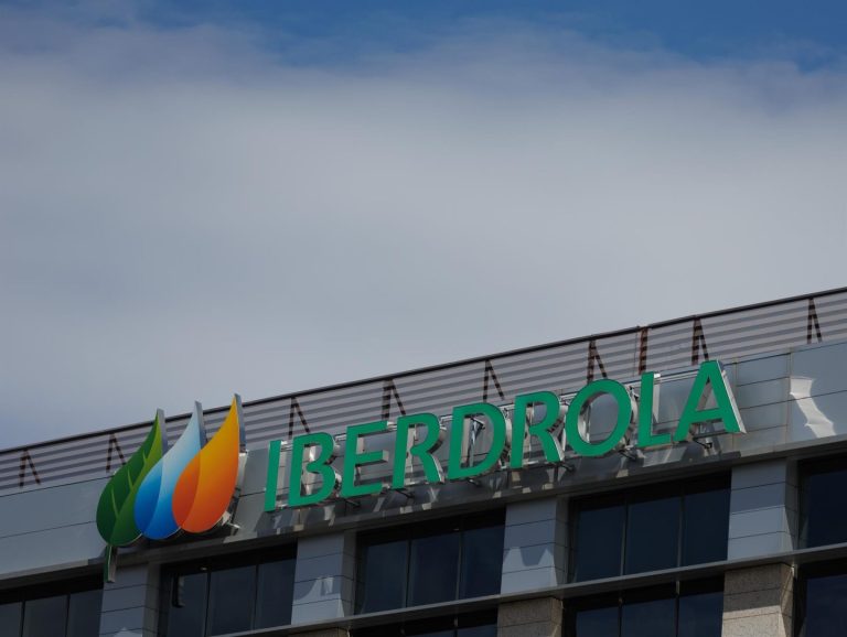Iberdrola culpa la gestión de Red Eléctrica por el apagón del 28 de abril, calificándola de negligente.