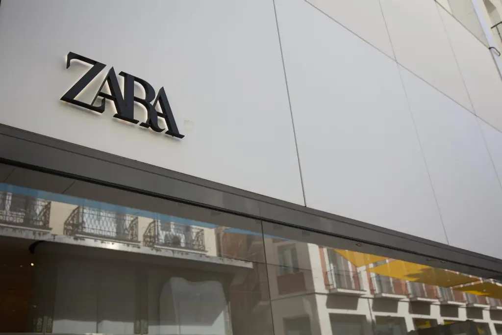 Inditex cae un 6% en Bolsa por ralentizar su crecimiento trimestral.