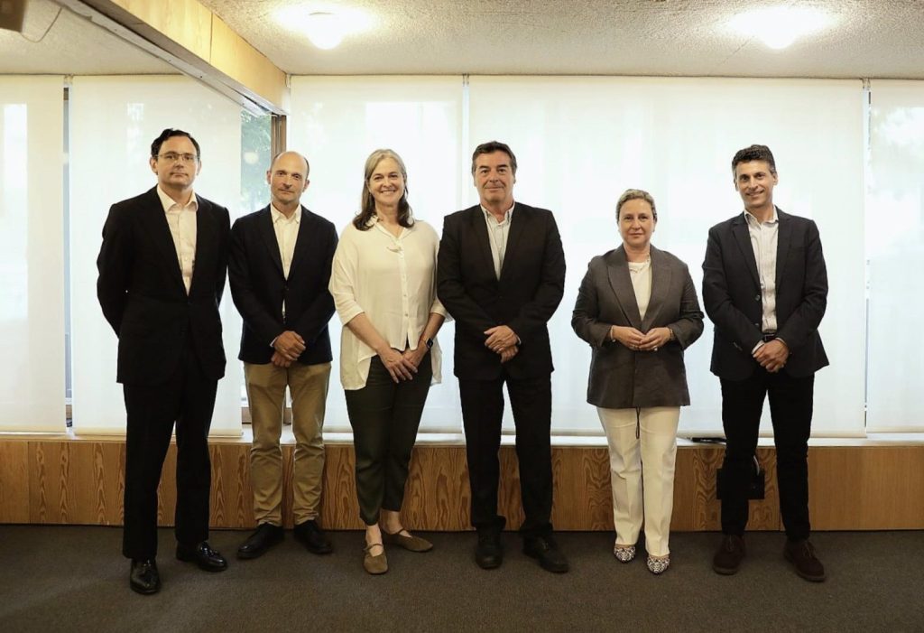 La banca española progresa en criterios ESG, pero falta aplicar medidas más efectivas y prácticas.