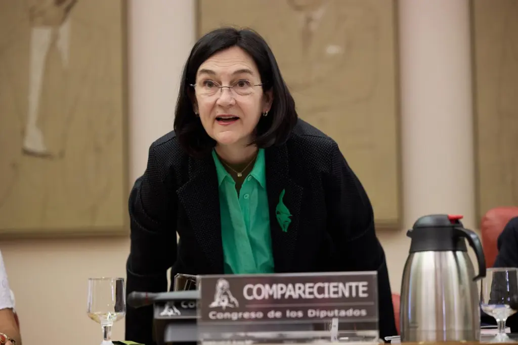 La CNMC prohíbe a eléctricas subir la luz en contratos fijos tras el apagón de abril.