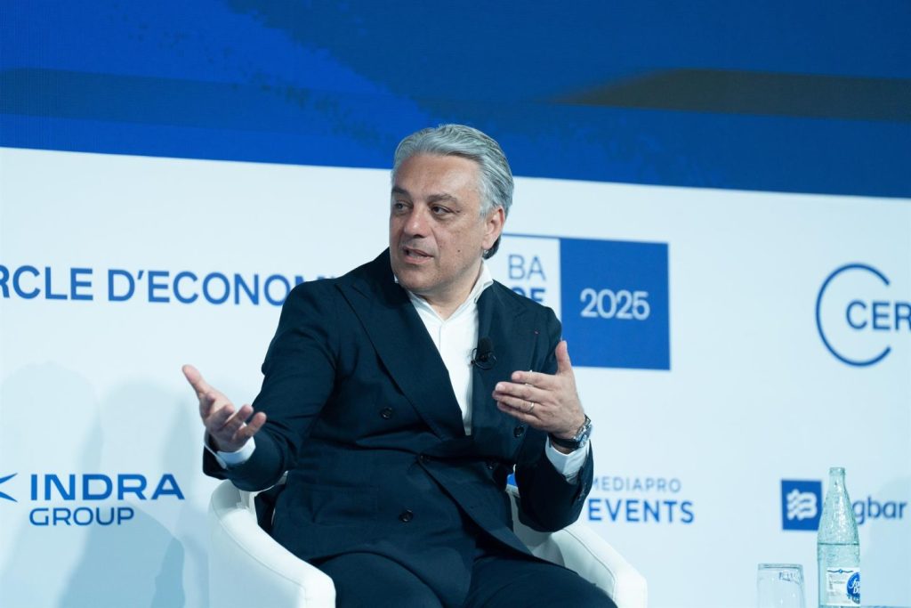 Las acciones de Kering suben un 8,2% en París ante el posible nombramiento de Luca de Meo como CEO.