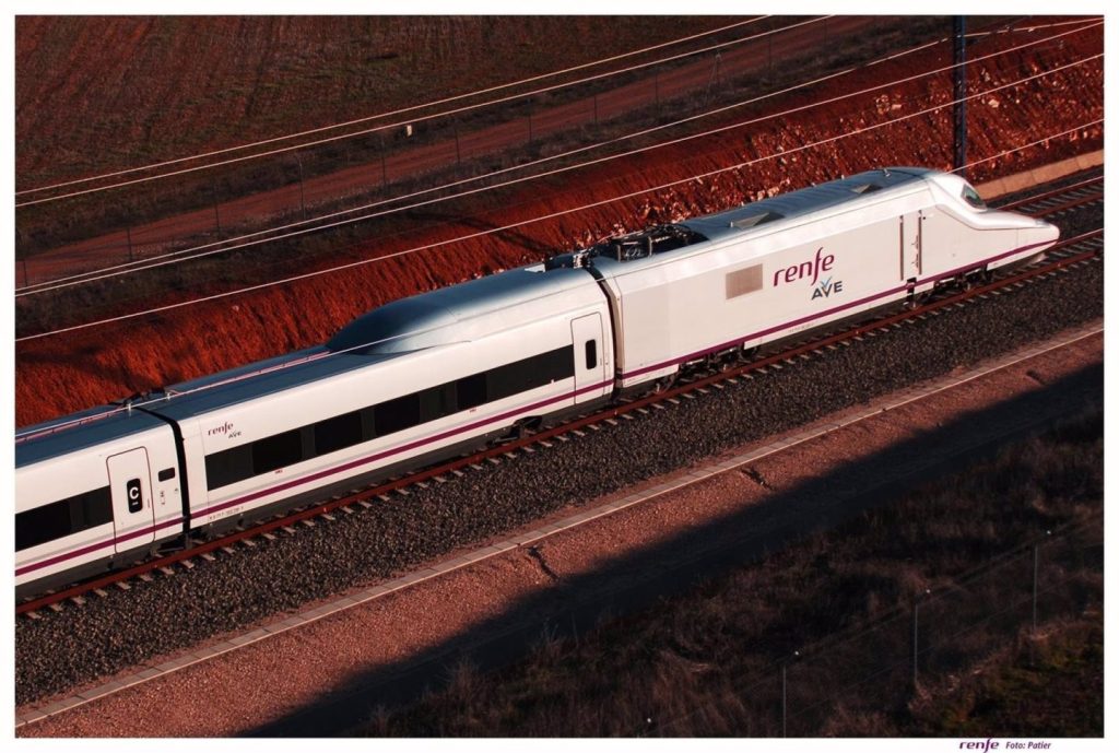 Renfe aumenta viajes Galicia-Madrid desde lunes y sube venta anticipada un 40%