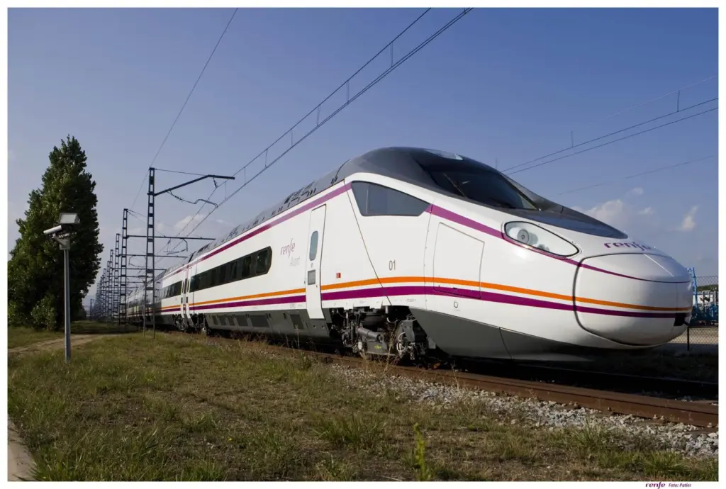 Renfe bate récords de viajeros en Galicia y Extremadura tras cambios en servicios ferroviarios.