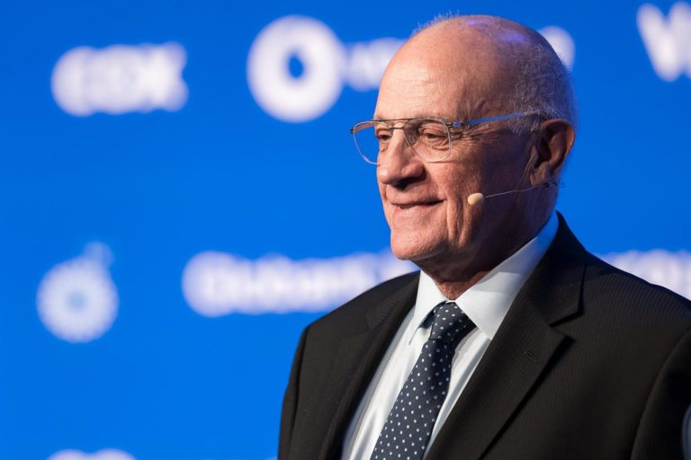 Sabadell evaluará si las ofertas por TSB benefician a accionistas mientras sigue la OPA de BBVA