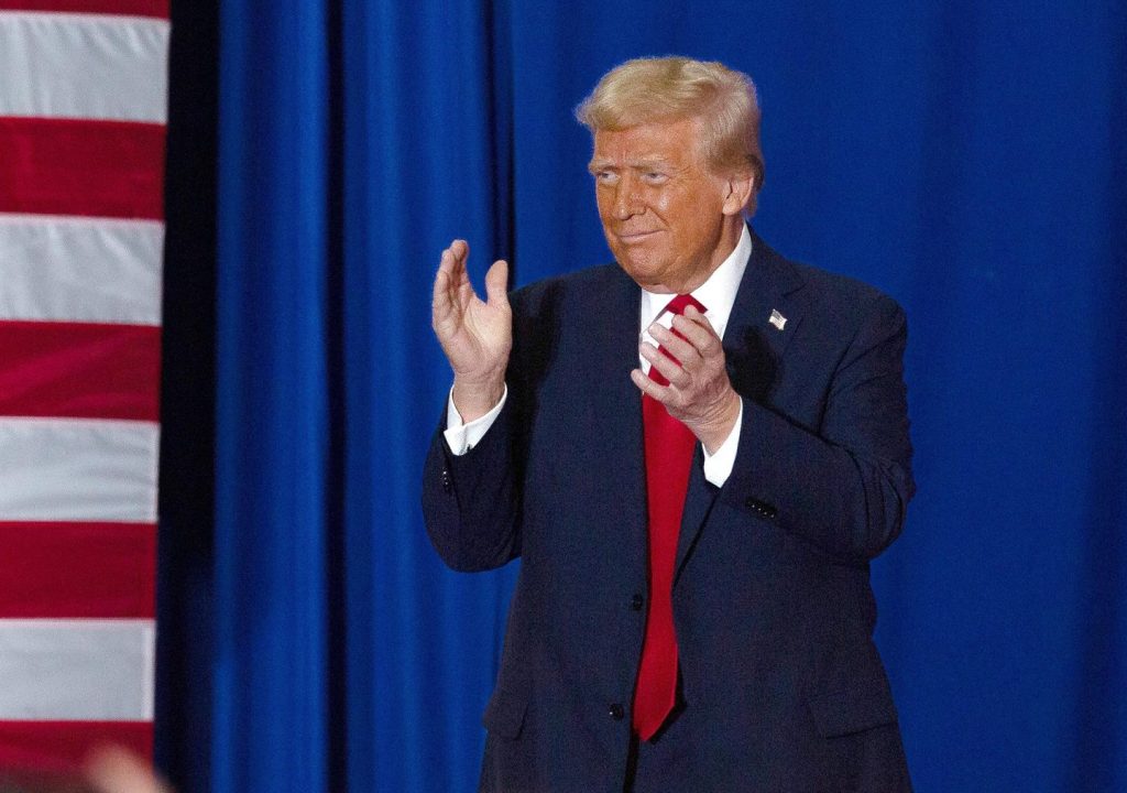 Trump amenaza subir aranceles a coches importados para proteger la industria automotriz de EE.UU.