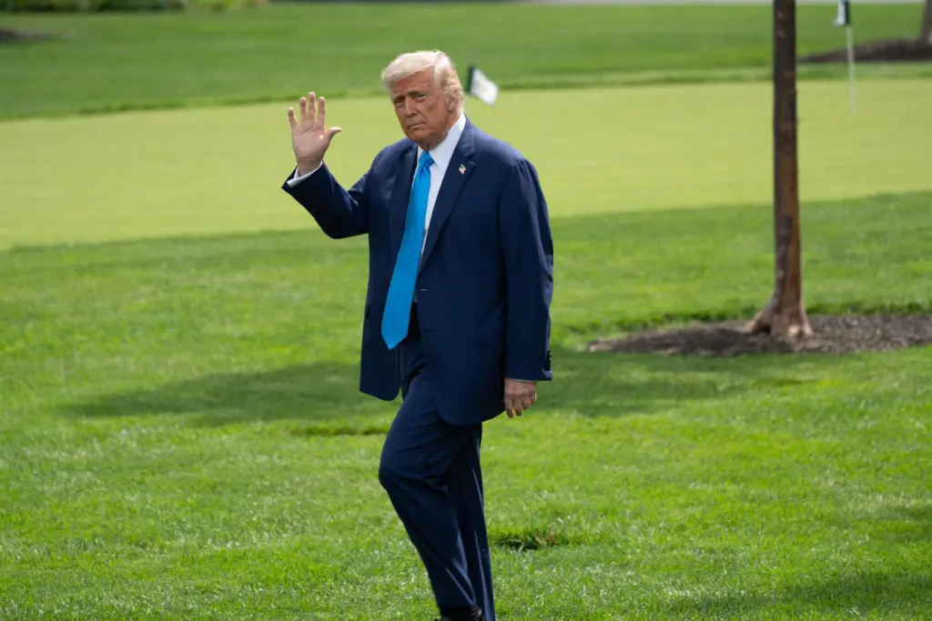 Trump pide a la Fed reducir los tipos un punto tras inflación de mayo menor a lo previsto.