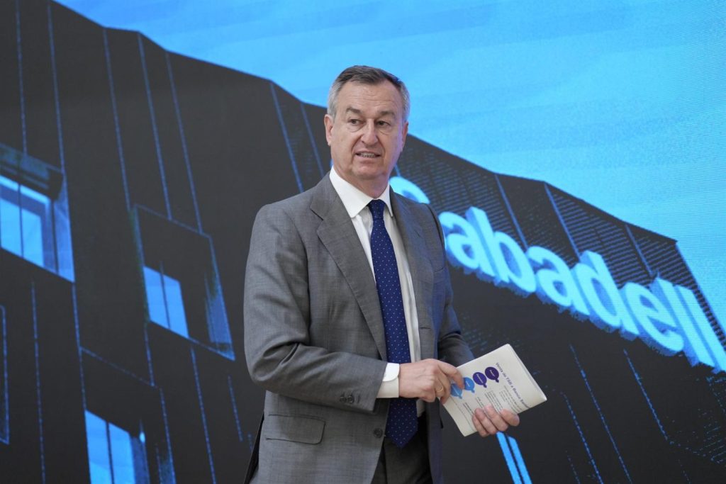 Banco Sabadell supera los 3 euros por acción y reduce la prima de la OPA de BBVA al -12%