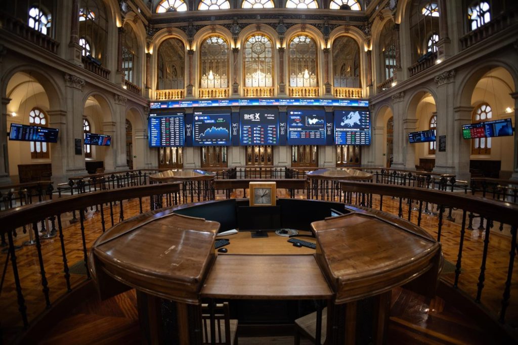 El Ibex 35 cierra plano en 14.079 puntos mientras espera el avance de negociaciones comerciales