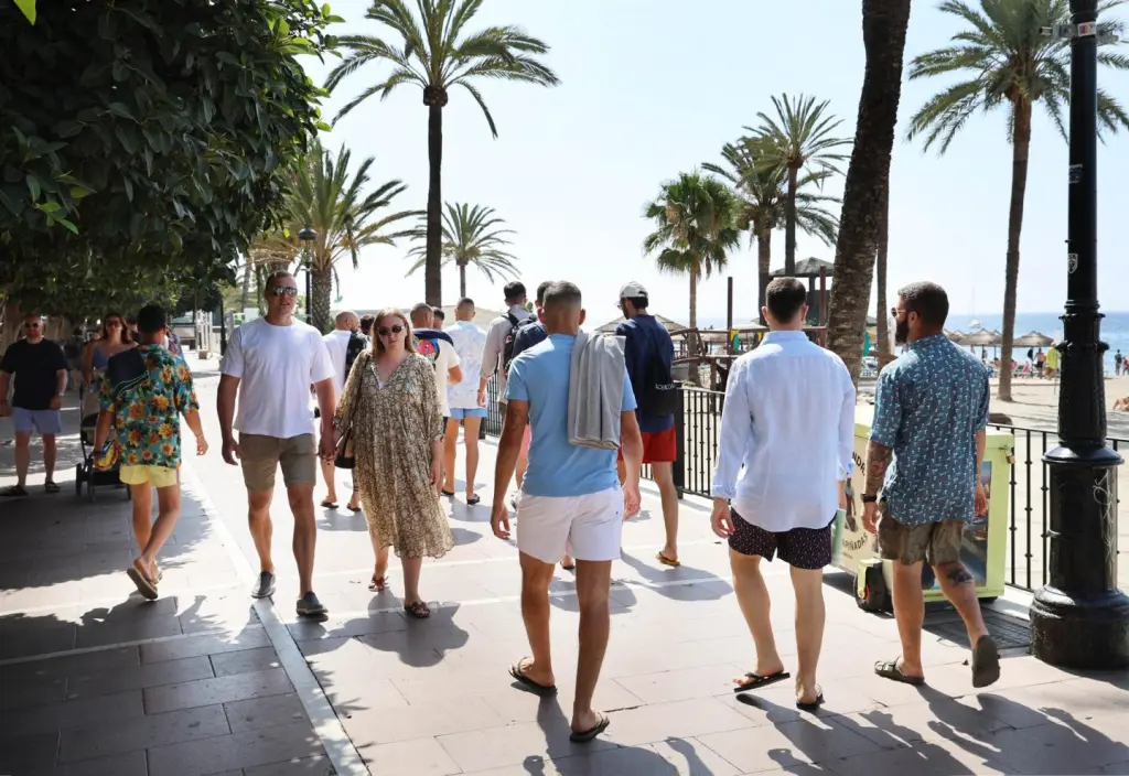 El turismo en España impulsa la economía, superando los niveles prepandemia según Cámara de España
