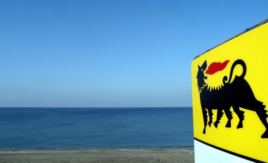Eni reduce un 8% sus ganancias en el primer semestre, alcanzando 1.715 millones de euros