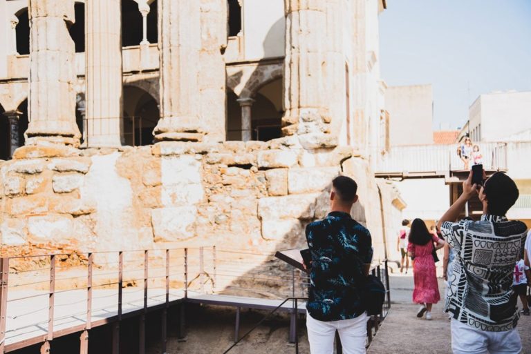 España sigue siendo un destino seguro, sostenible y de calidad, dice Turespaña