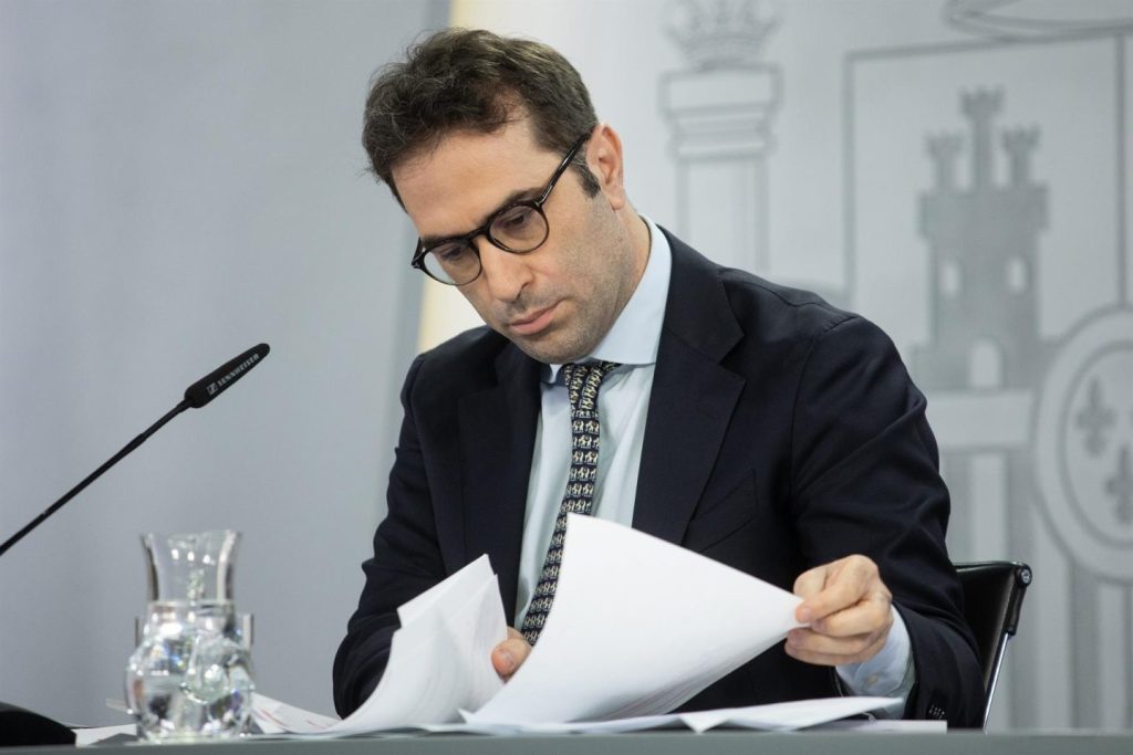 Funcas rebaja la previsión de crecimiento del PIB de España al 2,4% y mantiene el 1,9% para 2026