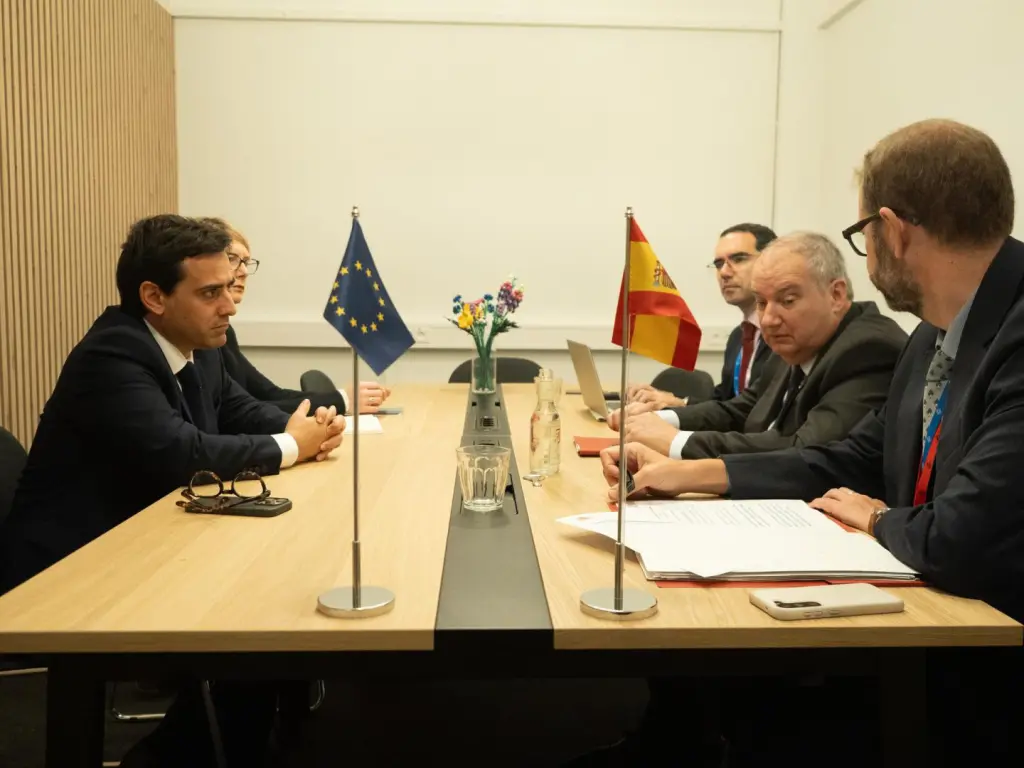 Hereu insta a Séjourné a proteger industrias estratégicas como el acero en la Unión Europea