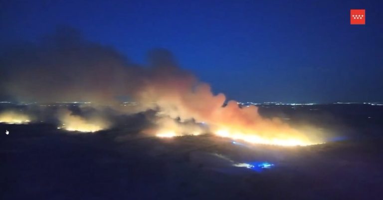 El incendio de Méntrida arrasa más de 3.000 hectáreas y obliga a evacuar viviendas en zonas de Madrid