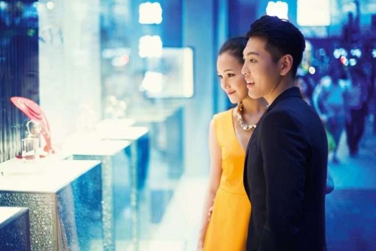 Los turistas de lujo en España gastarán el 43% de su presupuesto en experiencias exclusivas como tours privados, spas y catas.