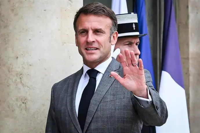 Francia anuncia un servicio militar voluntario ante "las crecientes amenazas"