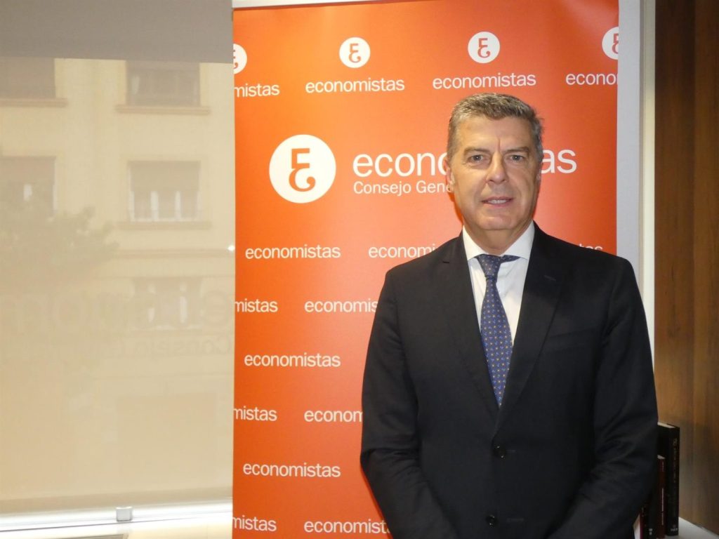 Más de la mitad de los economistas prevé un empeoramiento económico en España este semestre según el CGE