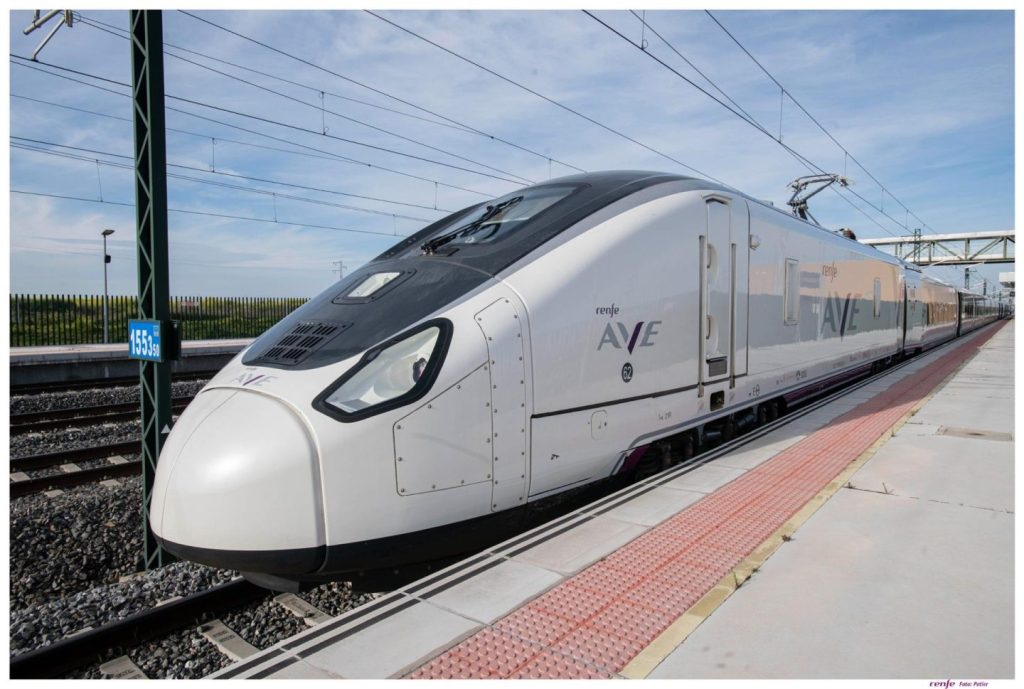 Renfe logra cifras récord de viajeros tras reorganizar el servicio Galicia-Castilla y León-Madrid