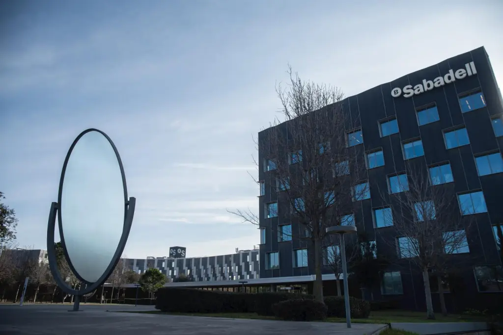 Sabadell logra gestionar dos tercios del bono subordinado de 500 millones que lanzó para recomprar