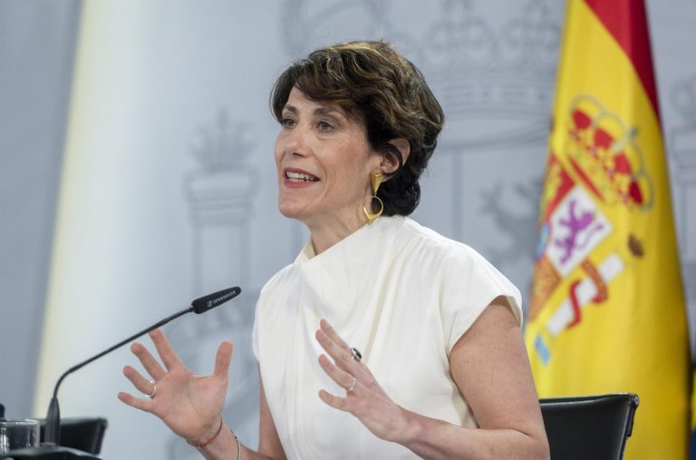 Saiz celebra récord de empleo con 523.000 nuevos afiliados en seis meses y más mujeres ocupadas.