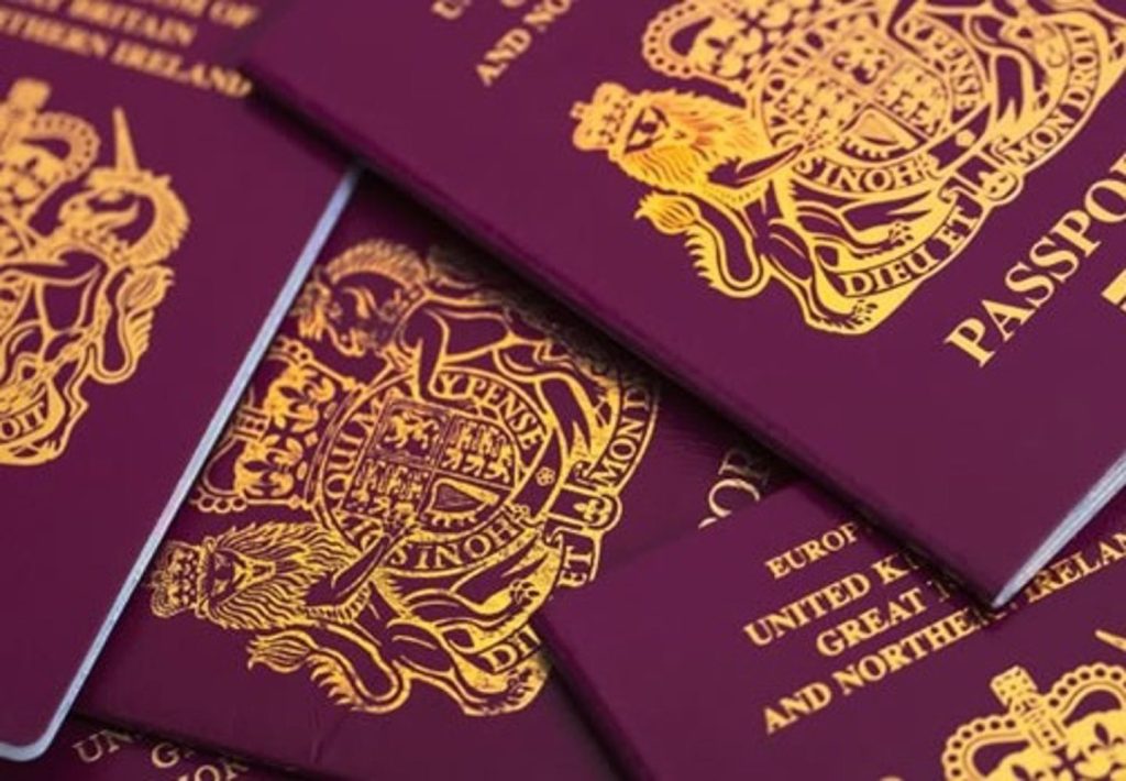 Singapur lidera el ranking de pasaportes, con España y seis europeos en tercer lugar.