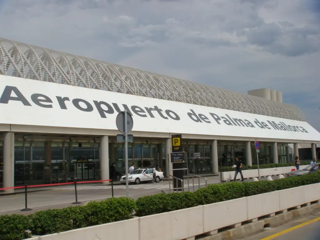 Trabajadores del sector aéreo protestan en Palma por la precariedad que afecta a sus derechos laborales