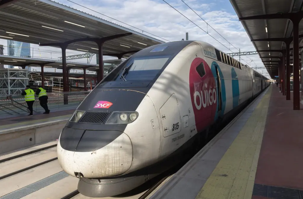 Tres trenes de Ouigo sufrieron averías este lunes, generando retrasos de hasta casi 3 horas.