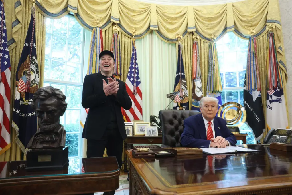 Trump amenaza retirar ayudas a Musk por críticas al plan fiscal republicano en redes sociales