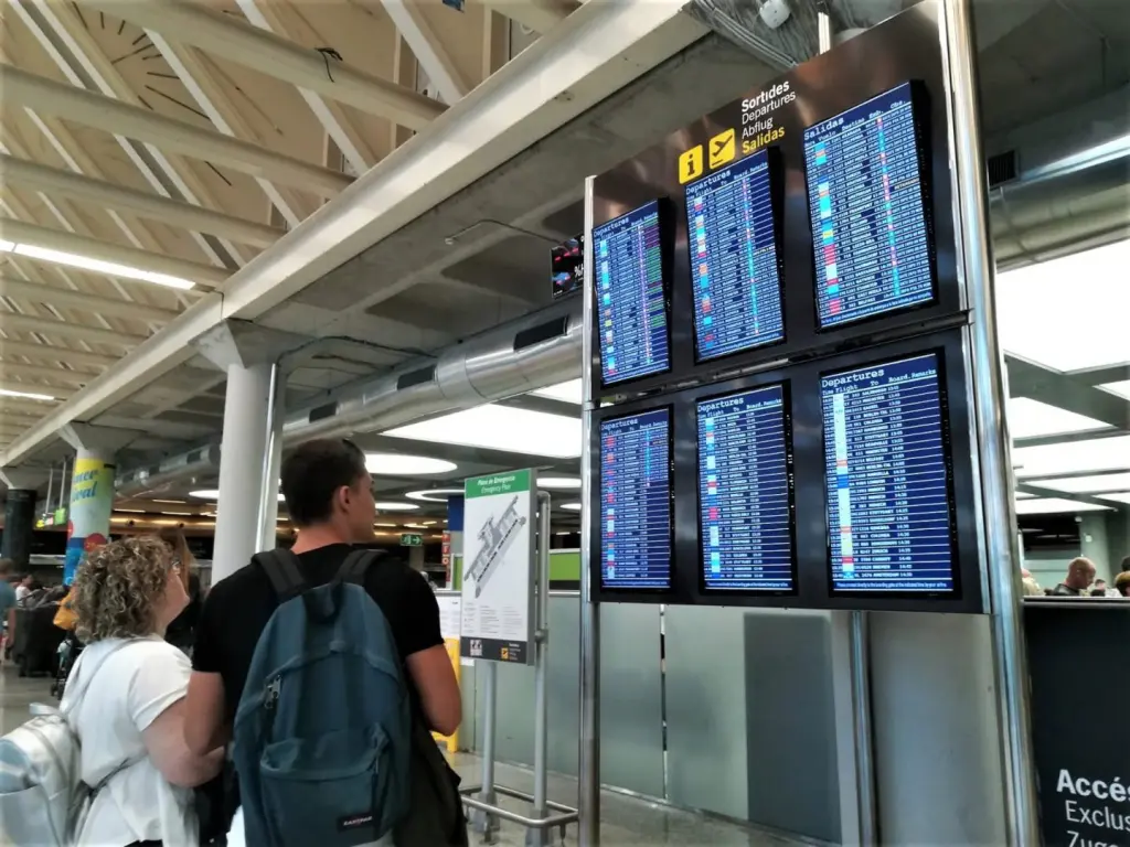 El aeropuerto de Palma sufre una veintena de retrasos por los avisos de fuertes lluvias y tormentas