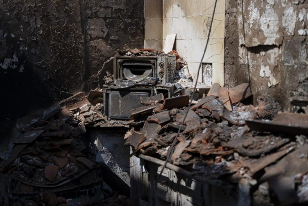 CaixaBank eleva ayudas a 100 millones para afectados por incendios forestales recientes