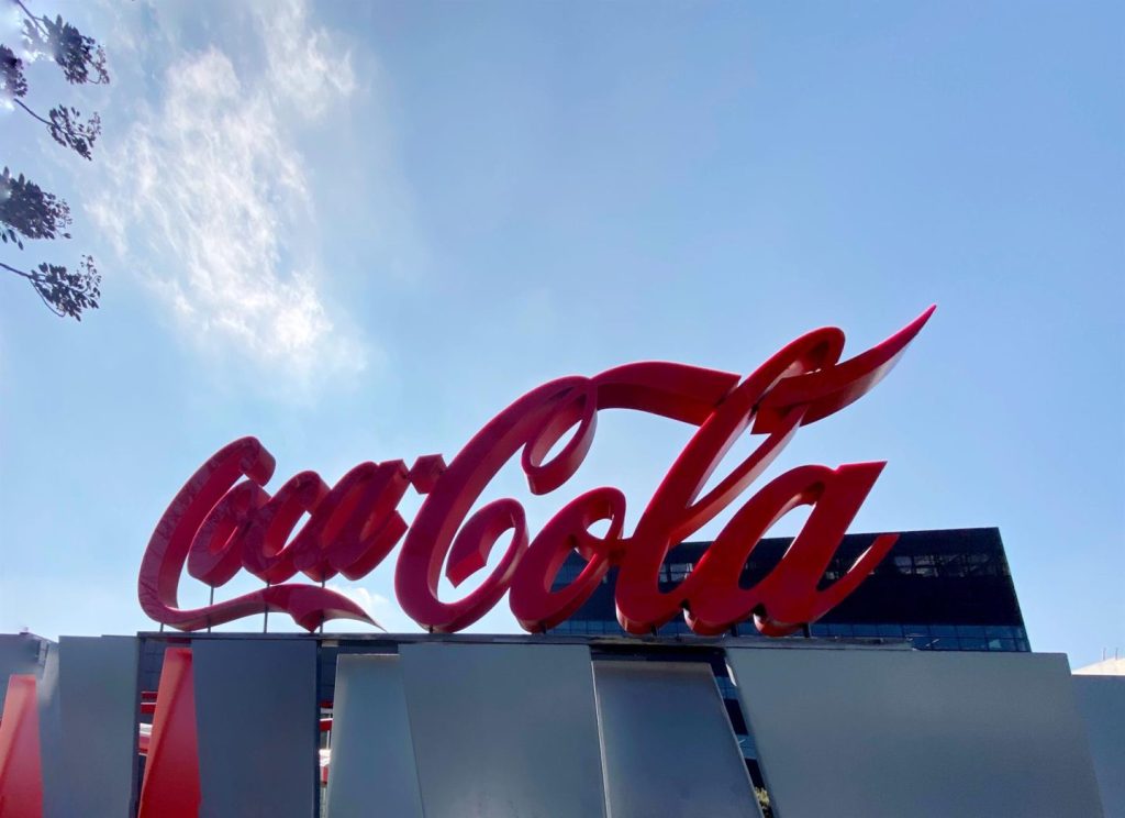 Coca-Cola Europacific Partners gana 937 millones hasta junio, un 15,5% más, y mantiene previsiones