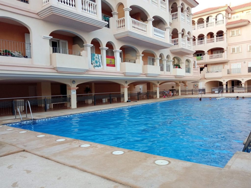 Comprar un piso con piscina cuesta un 91% más de media en España, según un estudio de idealista