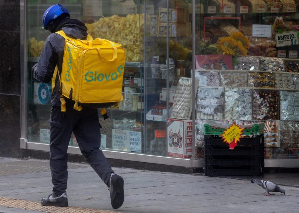 Delivery Hero duda de la continuidad de Glovo en España por multas al reclasificar a repartidores