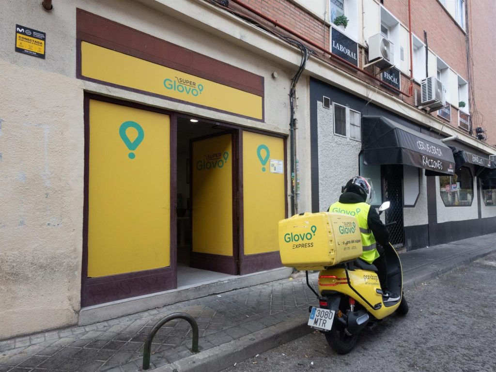 Delivery Hero, dueña de Glovo, facturó 7.185,8 millones hasta junio y rebaja sus previsiones para 2025