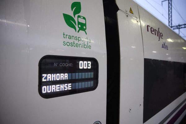 El AVE Galicia-Madrid vuelve a circular tras la inspección favorable de ...