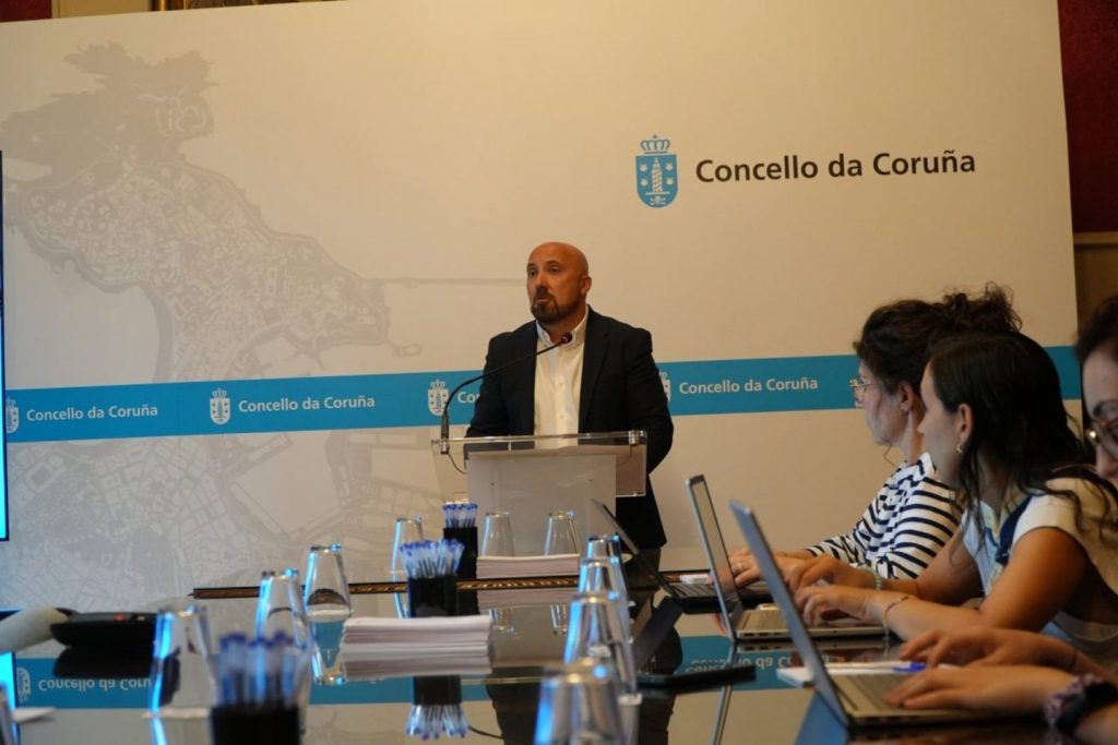 El Ayuntamiento de A Coruña se reúne con el sector hotelero para tratar la tasa turística.