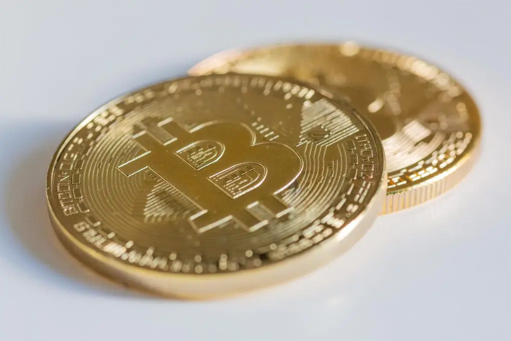 El bitcoin desciende 2,5% y baja de los 110.000 dólares tras ventas de grandes inversores