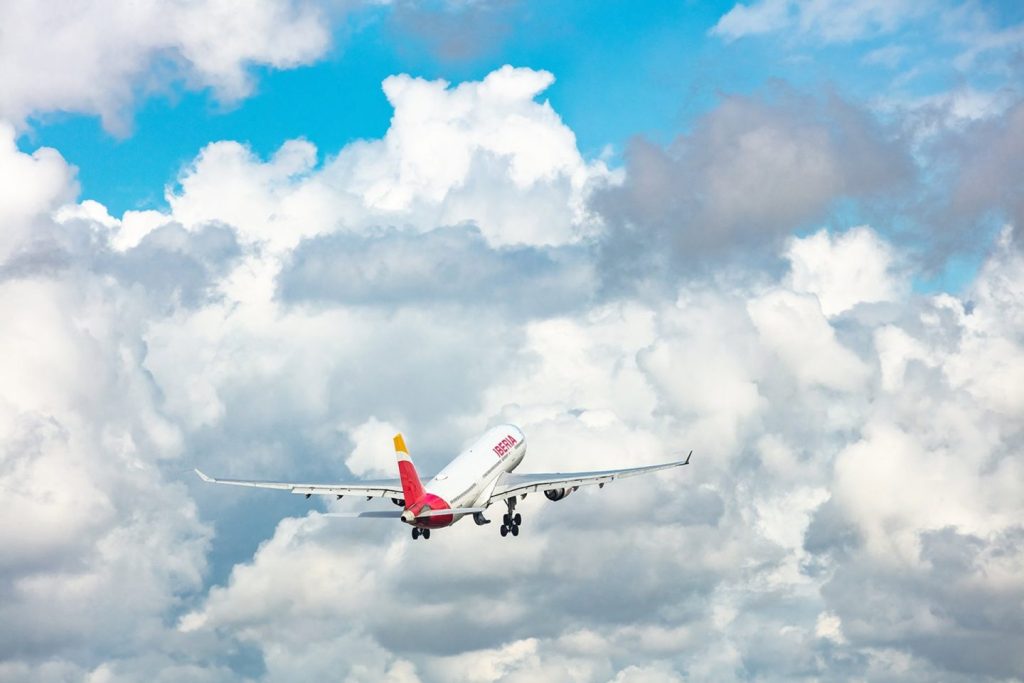 Enaire evita 68.000 toneladas de CO2 en 2024, año récord con 2,3 millones de vuelos gestionados