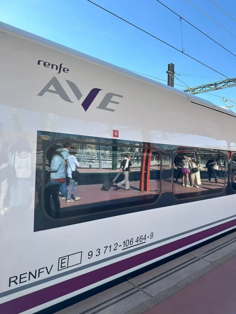 Facua: pasajeros afectados por retrasos en trenes pueden solicitar el reembolso del billete completo