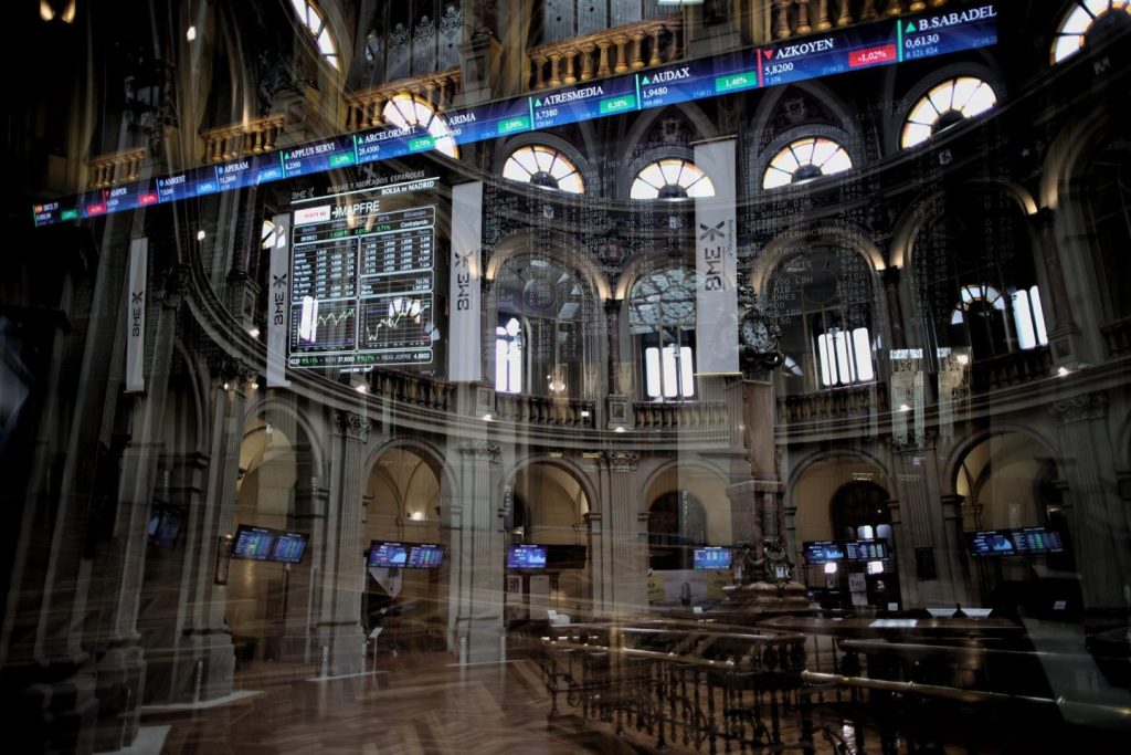 Valores del Ibex 35 en el Palacio de la Bolsa de Madrid