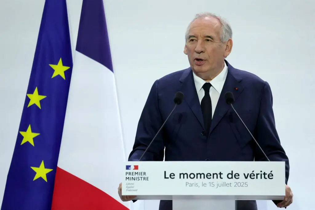 La incertidumbre política afecta a la Bolsa de París y encarece la deuda de Francia