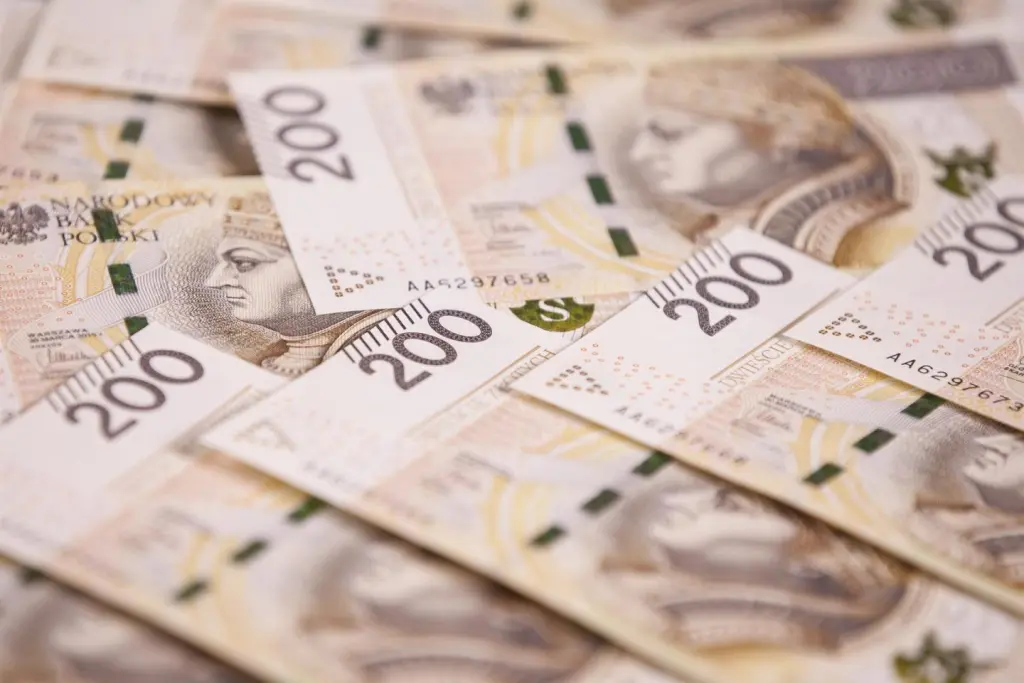 Polonia eleva impuesto a la banca al 30% en 2026 y el sector se desploma en la bolsa de Varsovia