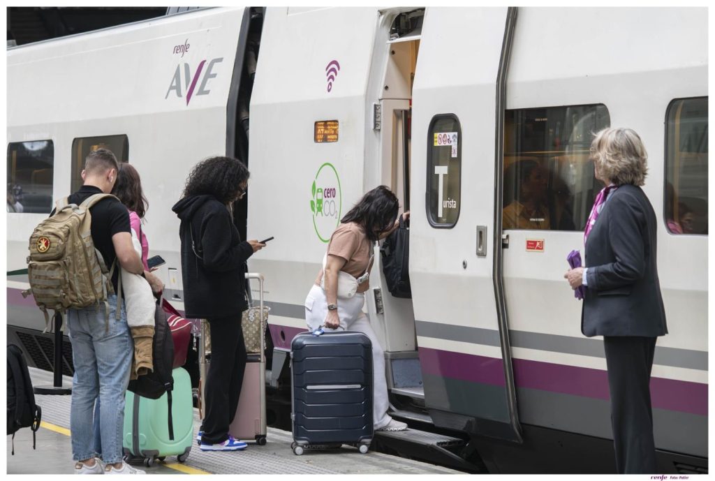 Renfe alcanza récord en julio con 3,5 millones de viajeros en AVE, un 4,6% más que en junio