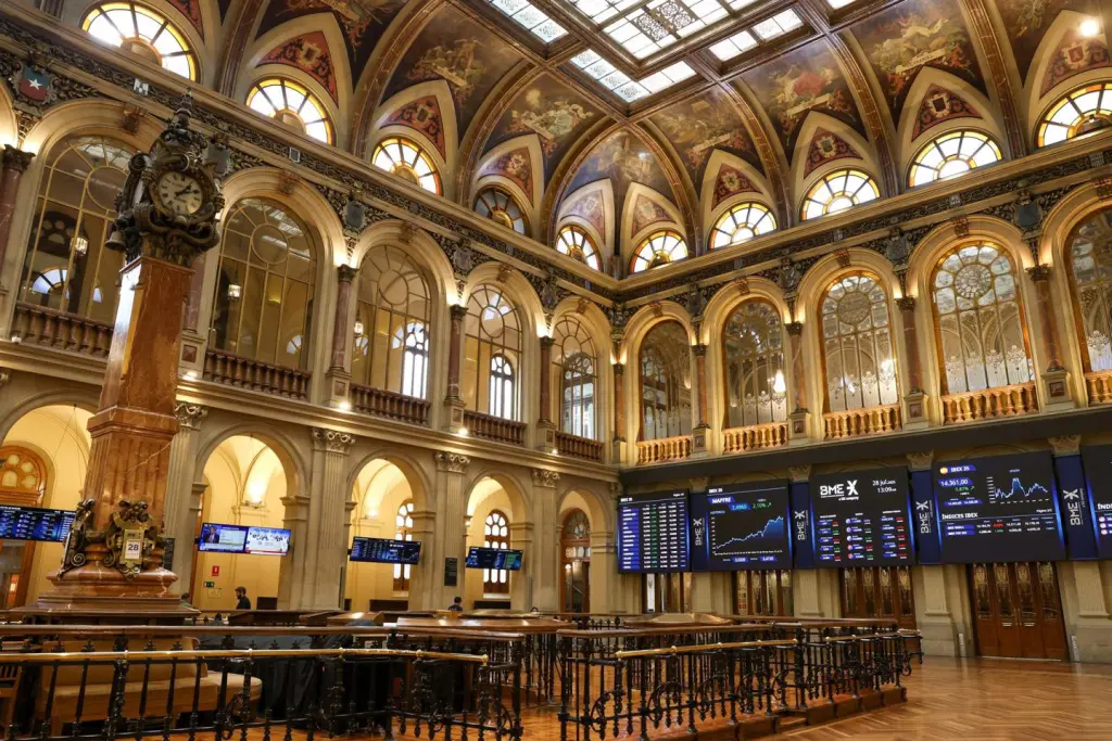 Sabadell, Logista y Grifols repartirán 547 millones en dividendos este agosto a sus accionistas