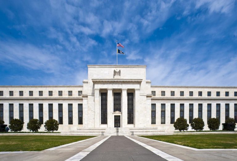 Trump baraja nombrar sucesor de Powell en la Fed entre once candidatos, tres sin revelar aún