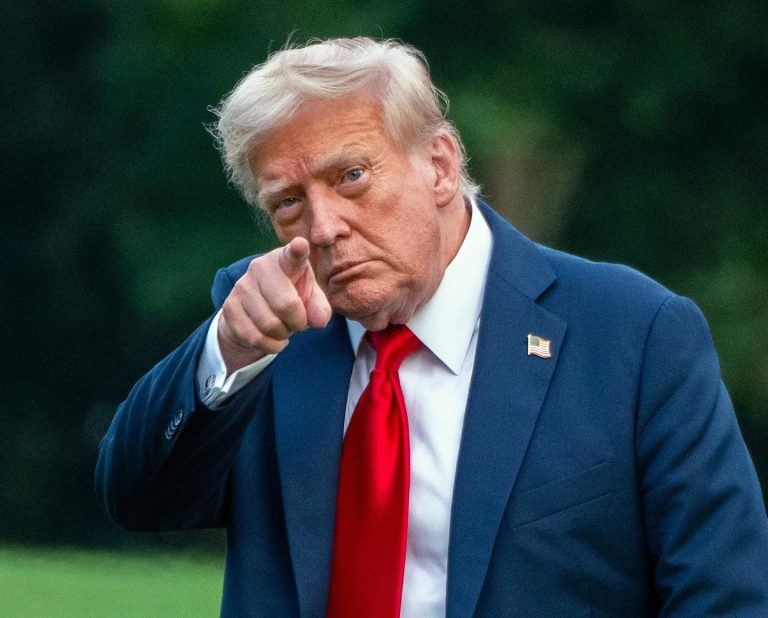 Trump pide la renuncia de Lisa Cook, de la Fed, por falsificar documentos para obtener hipotecas.