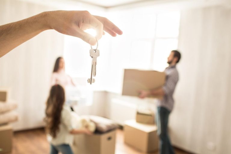 Boomers pagan hasta 1.000 € mensuales en hipotecas; los jóvenes no alcanzan los 700 €