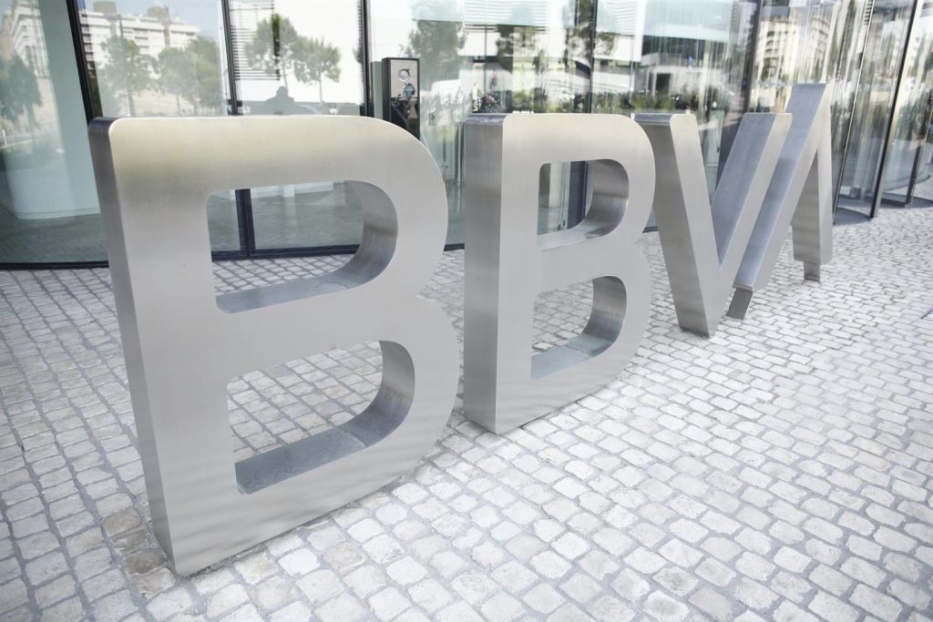 CEOs en Davos premian a BBVA por su modelo de descarbonización de clientes en la Semana del Clima.