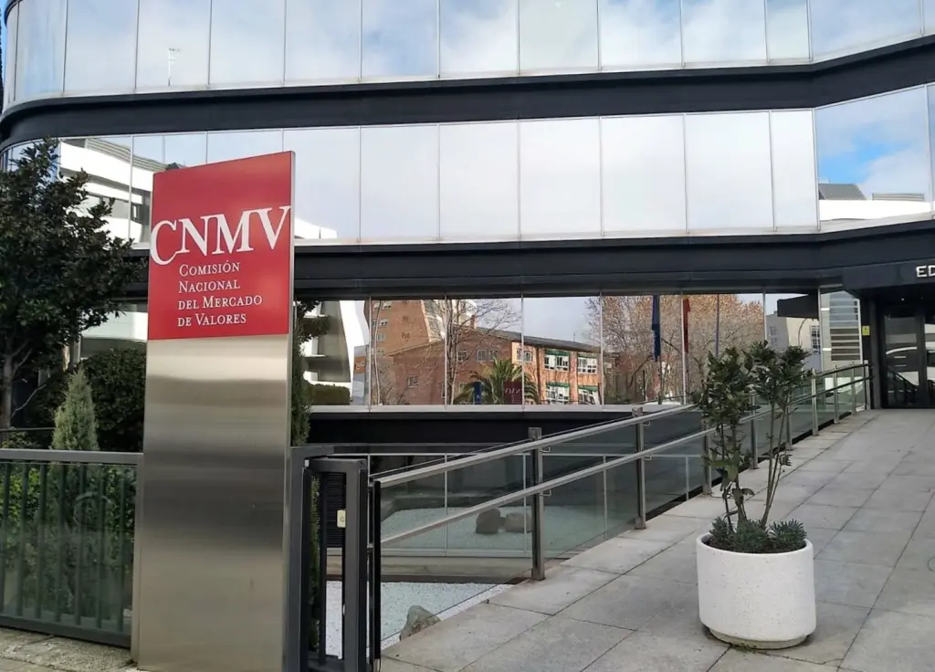 Deloitte, Indra y KPMG aspiran a ayudar a la CNMV en el desarrollo de su política de gestión de datos