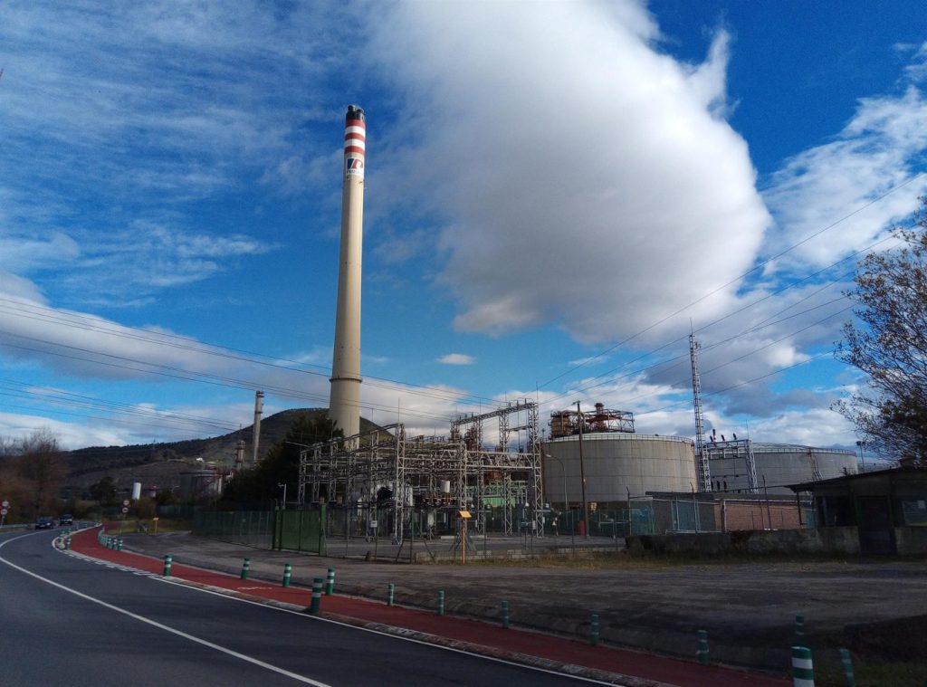 El comité de Petronor protesta hoy contra los «abusos» y estudia convocar una huelga